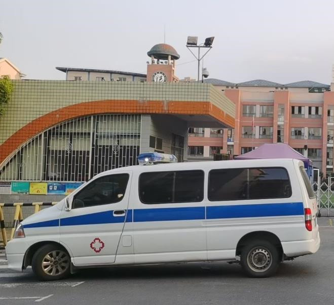 连城救护车出租护送骨折病人一公里多少钱